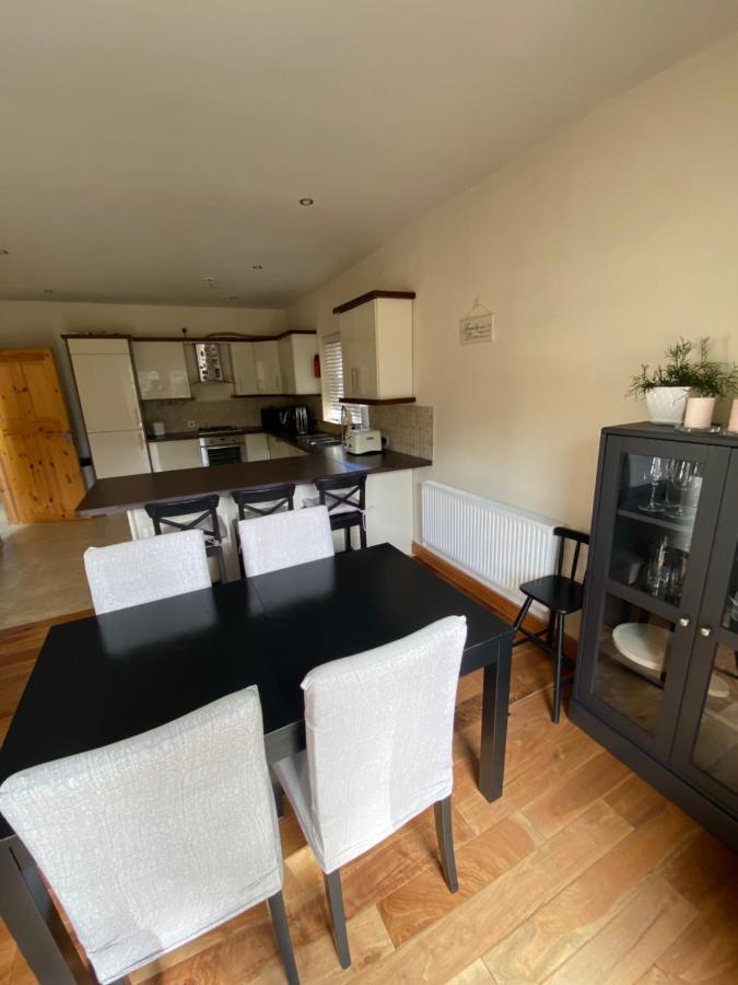 Town Villa With Charming Garden, Bbq Area & Sleeps 6 卡舍尔 外观 照片
